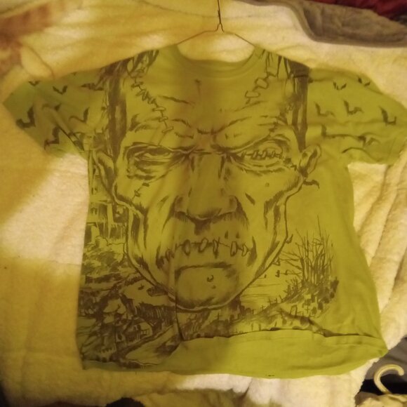 Green XL Frankenstein Monster Full Front Print Horror Halloween Universal Shirt - Picture 1 of 4